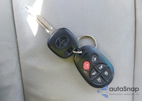 2013 Toyota Sienna Xle V6 8 Passenger from USA, damaged, VIN 5TDYK3DC5DS331792